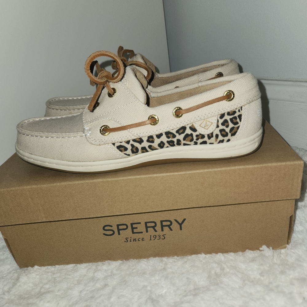 Sperry size 8